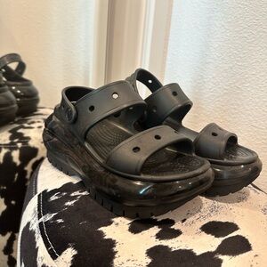 Crocs Classic Mega Crush Sandal Men’s 3 Women’s 5